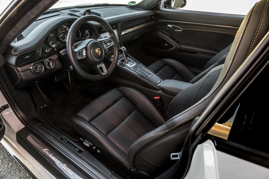 Интерьер Porsche 911 Turbo S Exclusive Series (991) 2017 года  (фото 65 из 70)